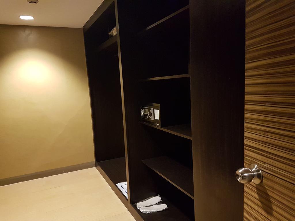 Summit Circle Cebu - Quarantine Hotel Extérieur photo