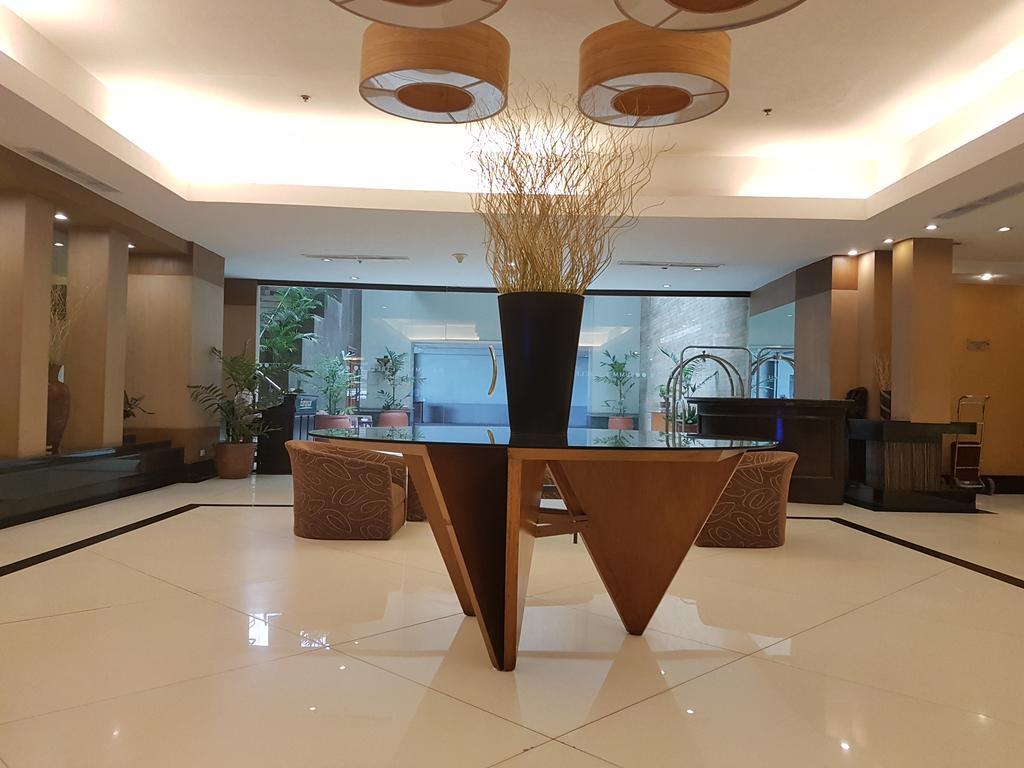 Summit Circle Cebu - Quarantine Hotel Extérieur photo