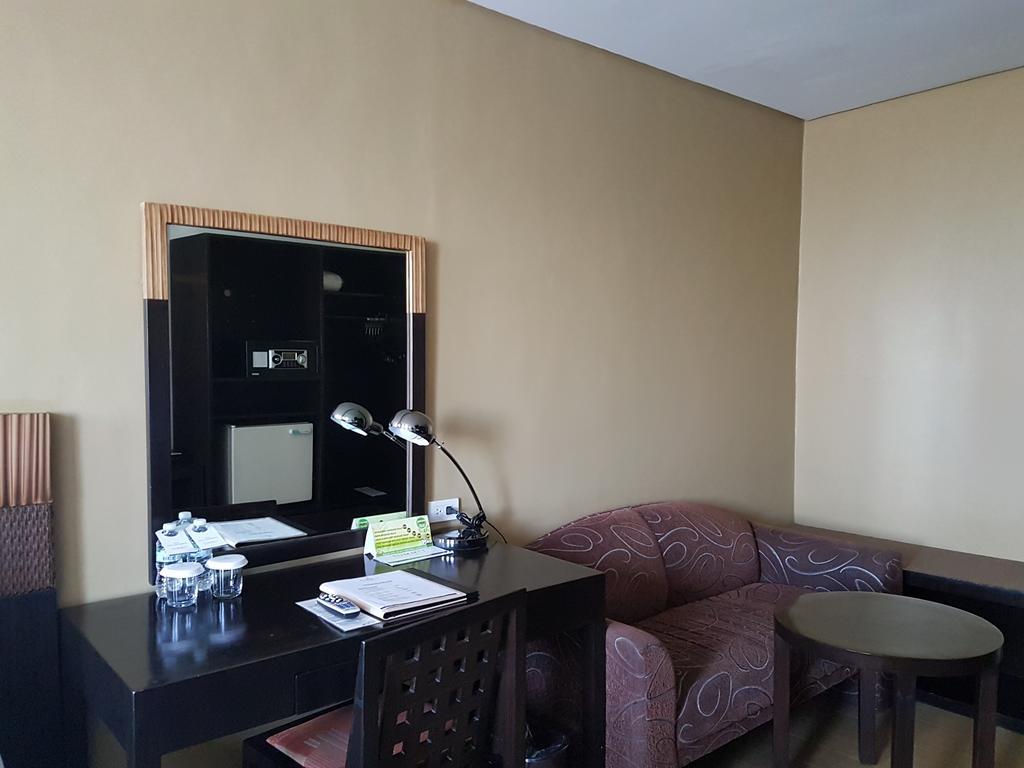 Summit Circle Cebu - Quarantine Hotel Extérieur photo